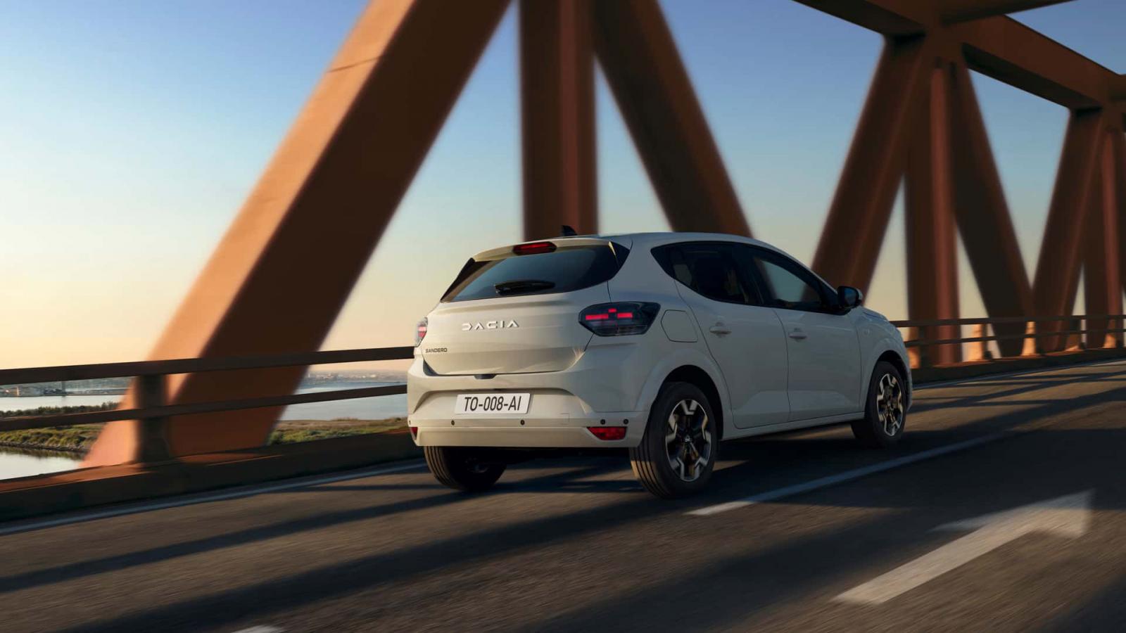 Dacia: Ανανεωμένα και υβριδικά τα Sandero, Sandero Stepway & Jogger